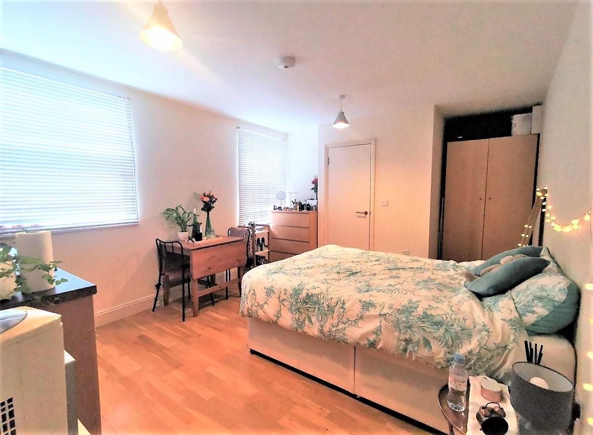 1 bed property in Regents Park Road, Finchley Central